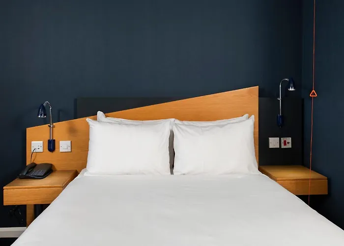 Holiday Inn Express Newport By Ihg